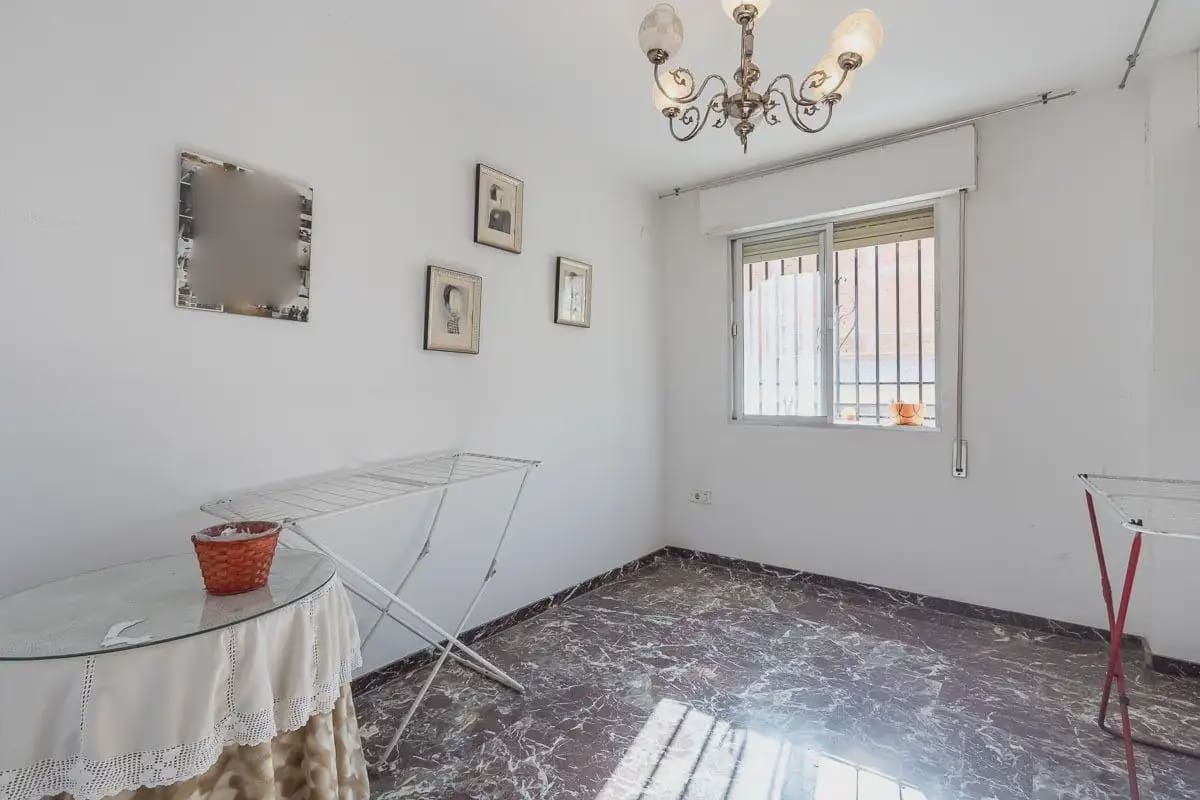 Flat for sale in Guadix - € 120,000 (Ref: 9837041)