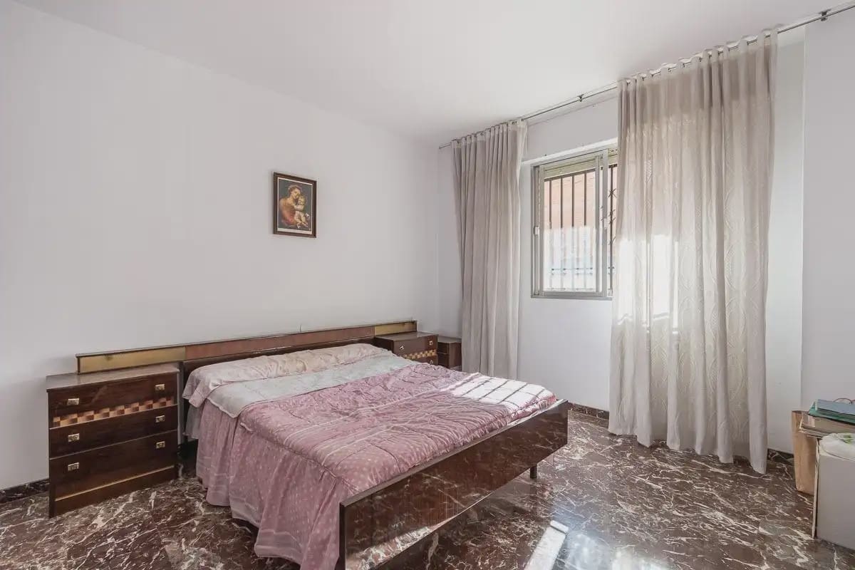 Flat for sale in Guadix - € 120,000 (Ref: 9837041)