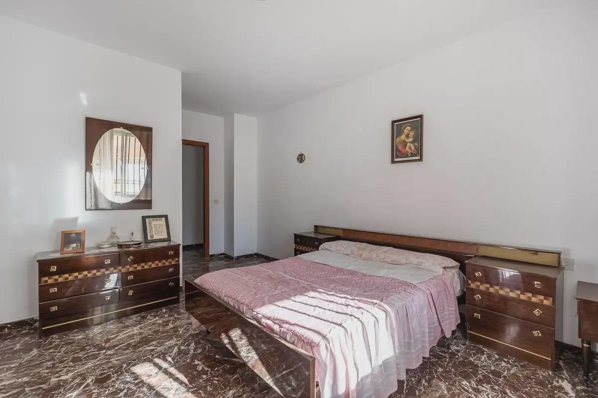 Flat for sale in Guadix - € 120,000 (Ref: 9837041)