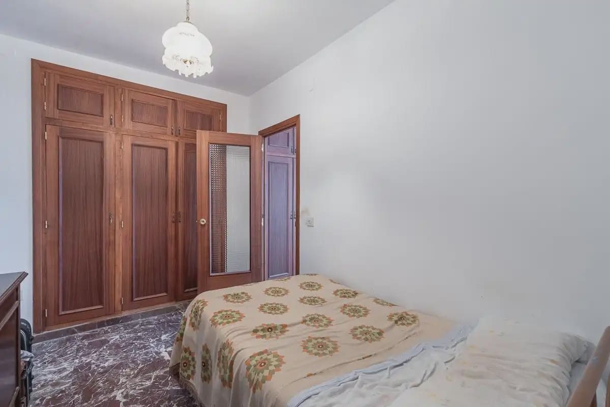Flat for sale in Guadix - € 120,000 (Ref: 9837041)