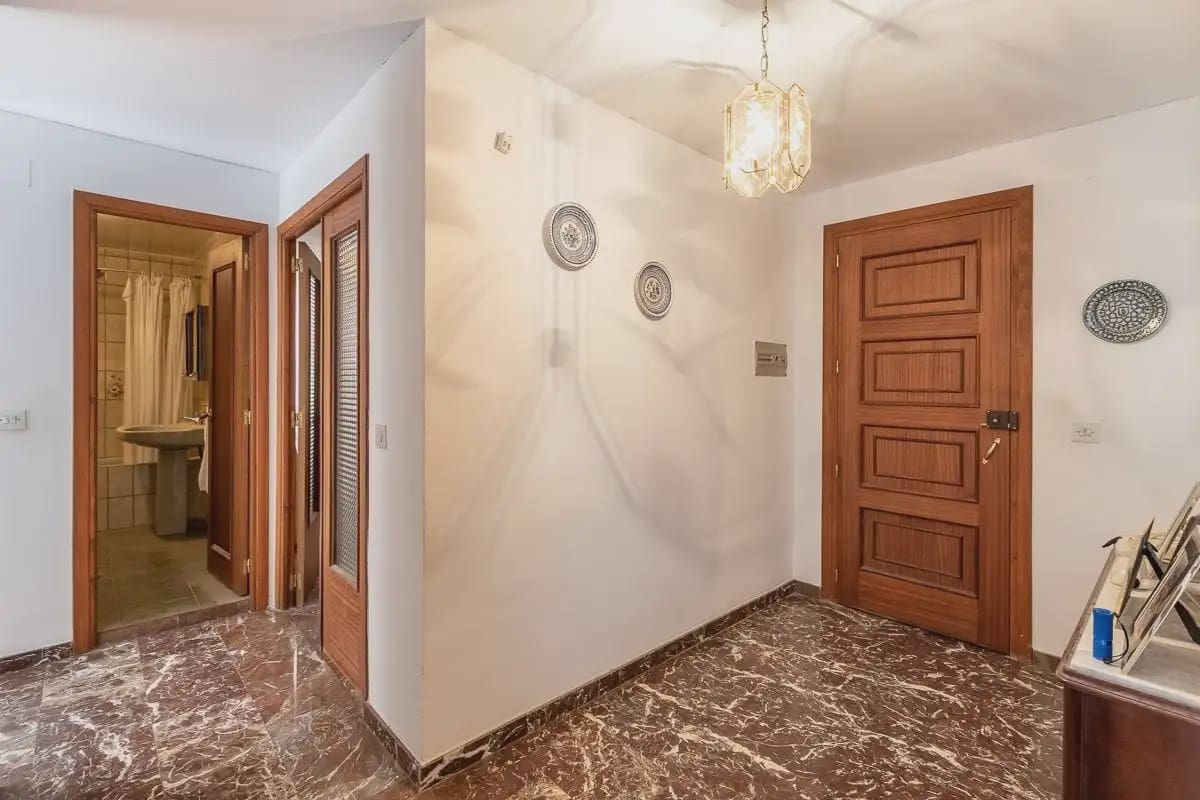 Flat for sale in Guadix - € 120,000 (Ref: 9837041)