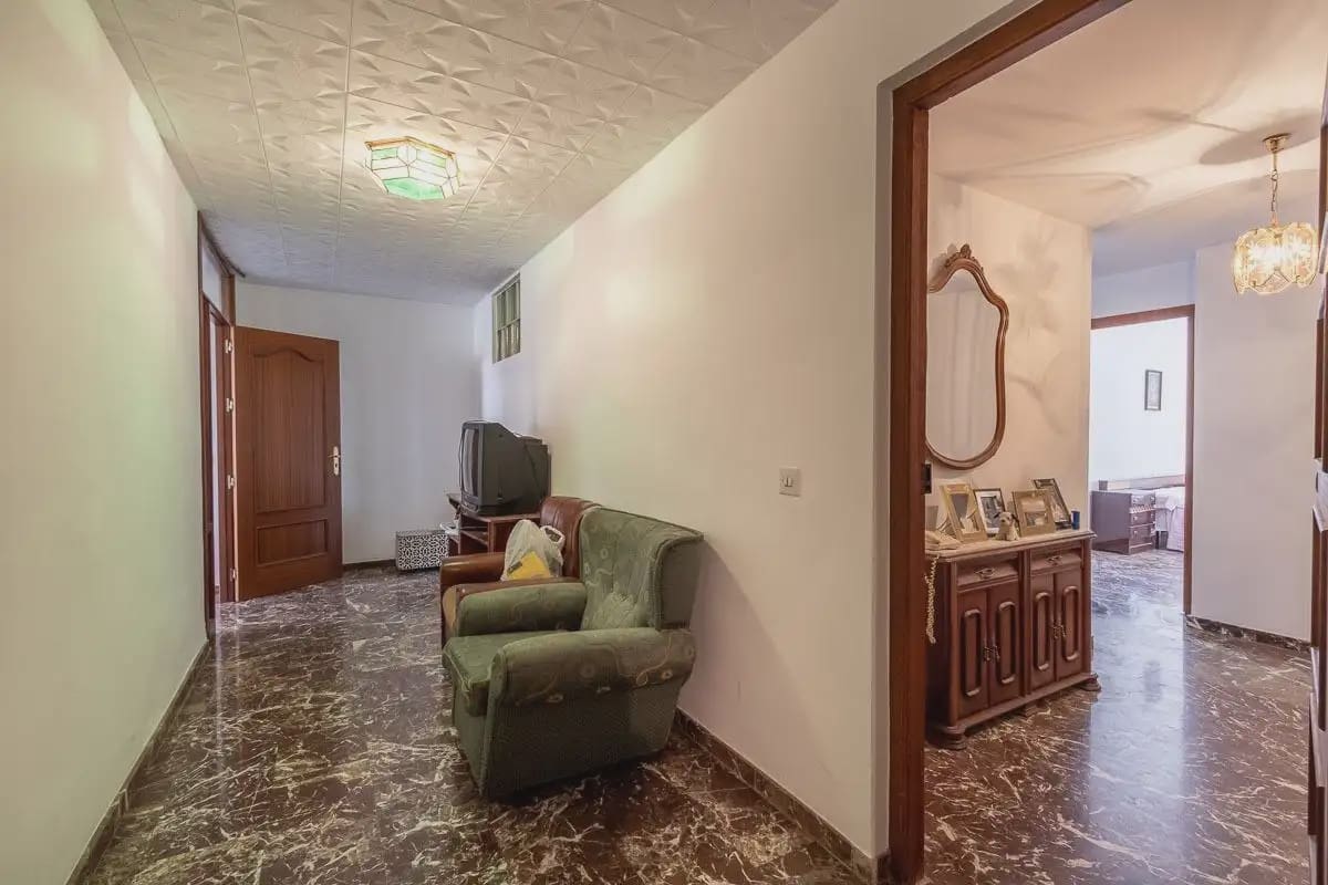 Flat for sale in Guadix - € 120,000 (Ref: 9837041)