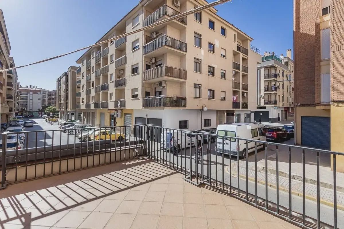 Flat for sale in Guadix - € 120,000 (Ref: 9837041)