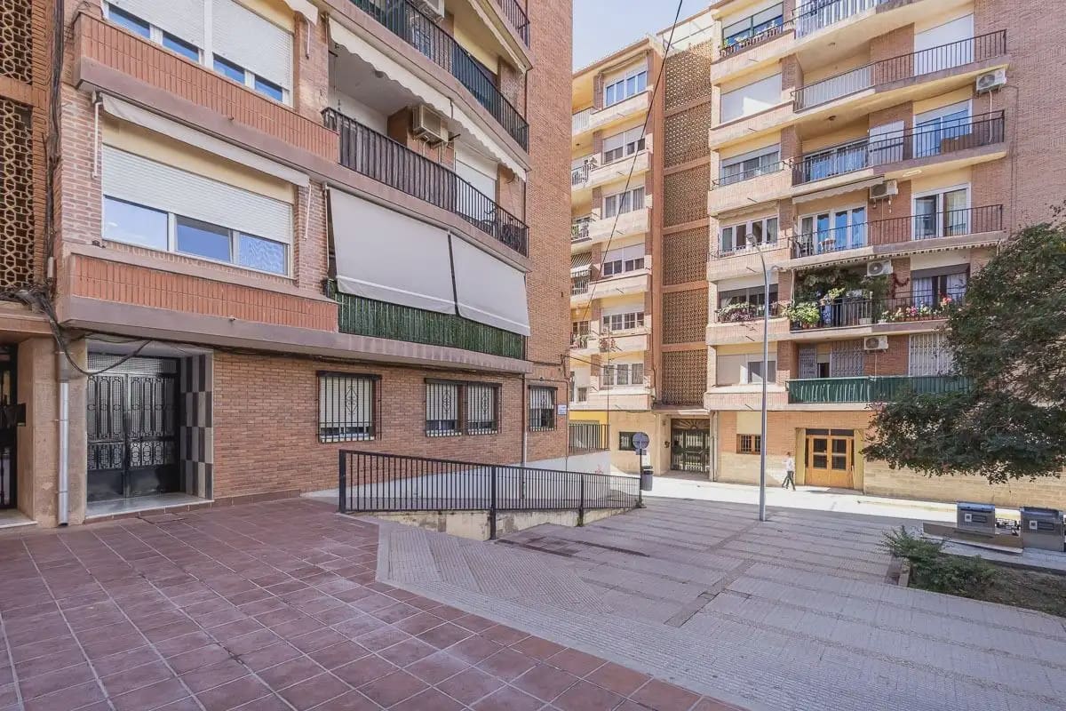 Flat for sale in Guadix - € 120,000 (Ref: 9837041)