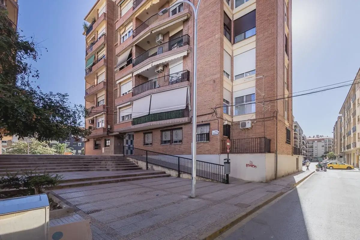 Flat for sale in Guadix - € 120,000 (Ref: 9837041)