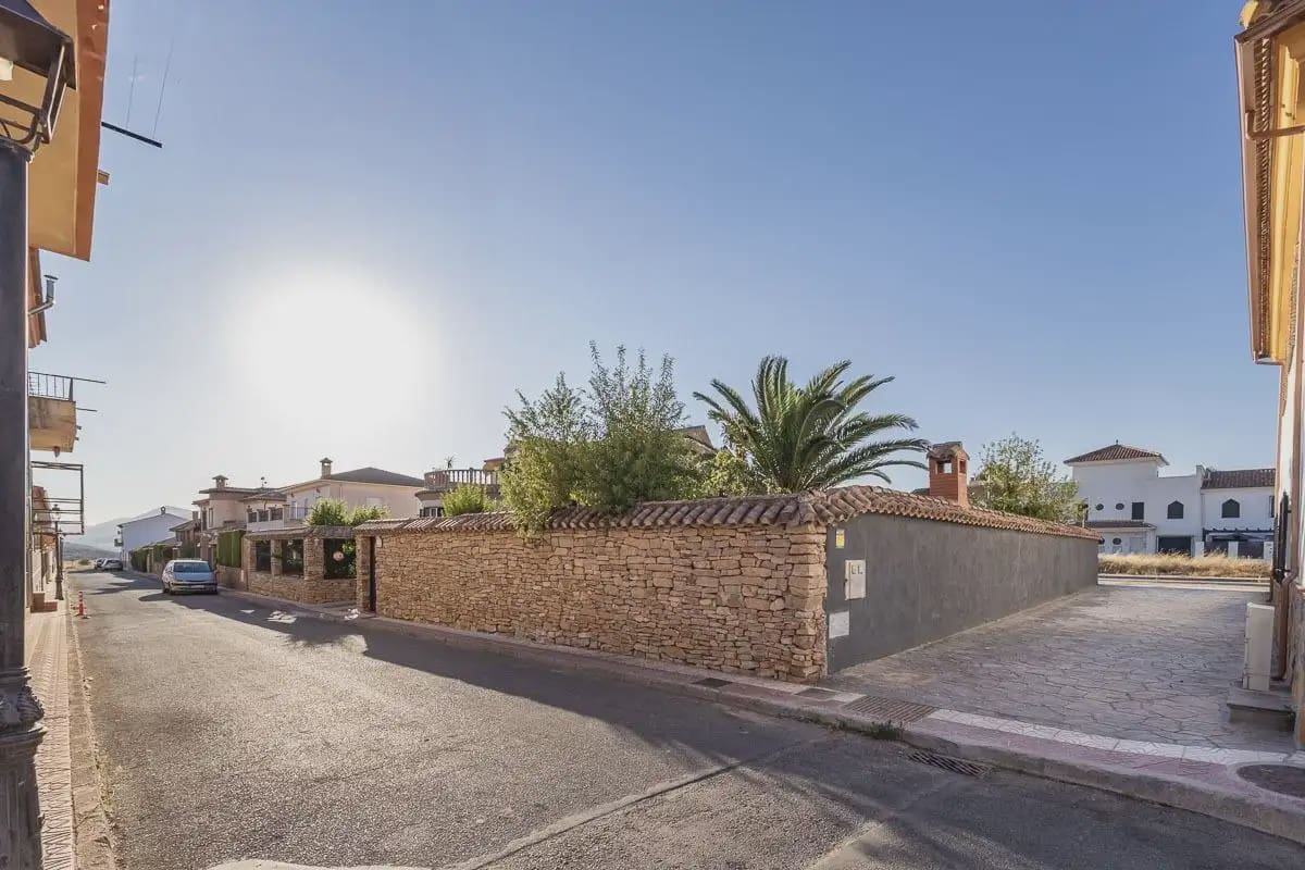 Villa for sale in Iznalloz with pool garage - € 398,000 (Ref: 9837042)