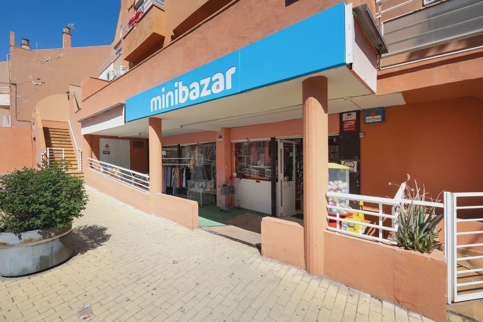 Local Comercial en Peligros en venta - 215.000 € (Ref: 9837043)