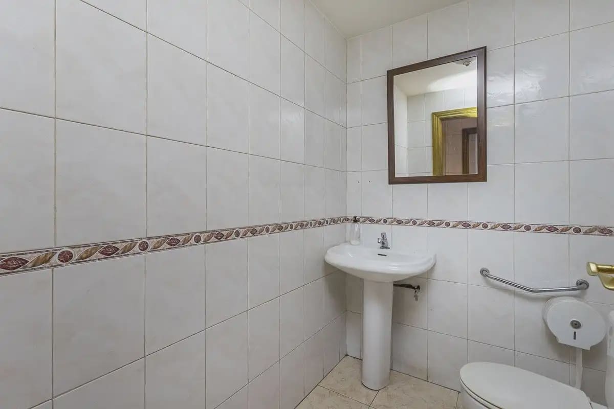 Local Comercial en Granada ciudad en venta - 149.000 € (Ref: 9837044)