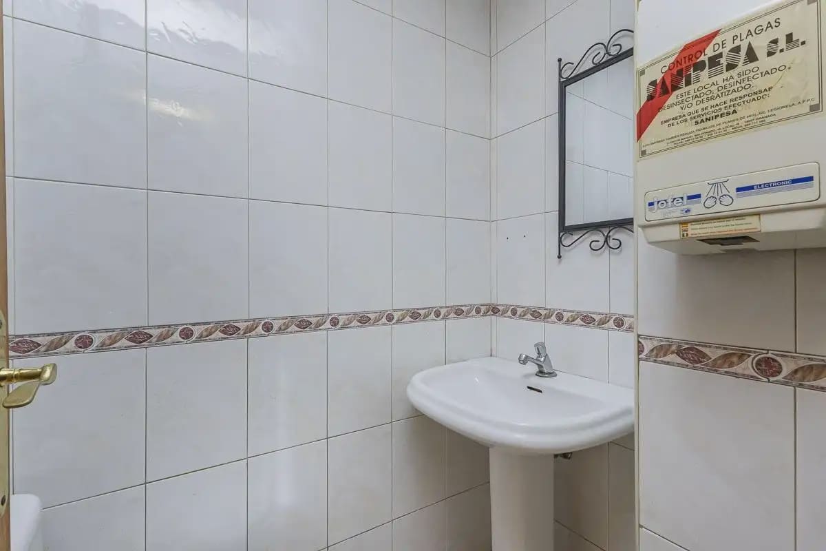 Local Comercial en Granada ciudad en venta - 149.000 € (Ref: 9837044)