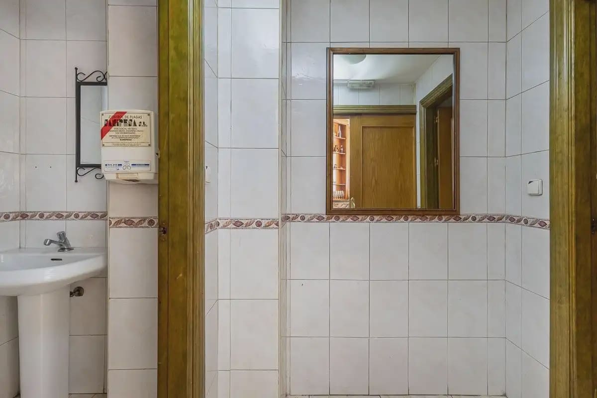 Local Comercial en Granada ciudad en venta - 149.000 € (Ref: 9837044)