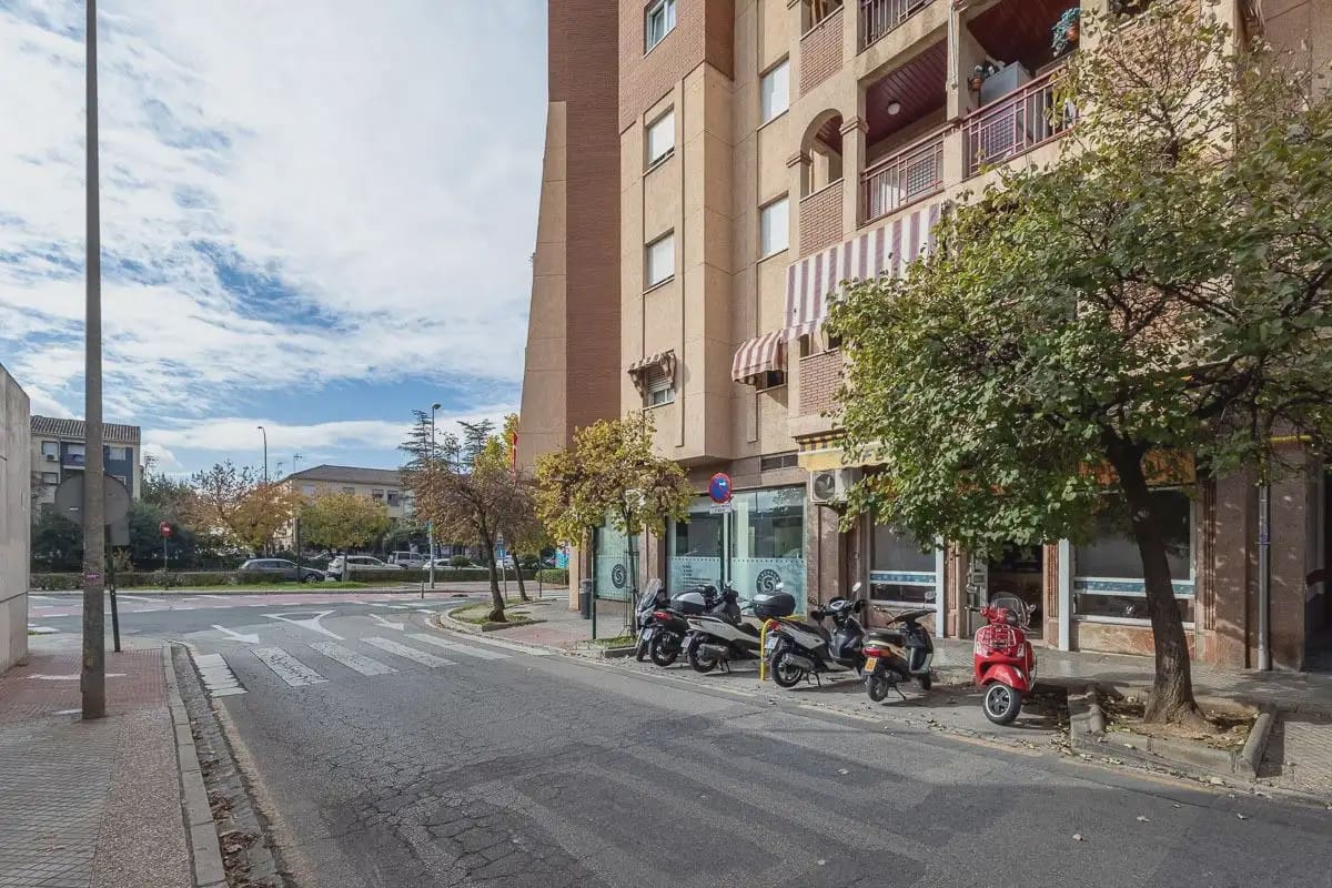 Local Comercial en Granada ciudad en venta - 149.000 € (Ref: 9837044)