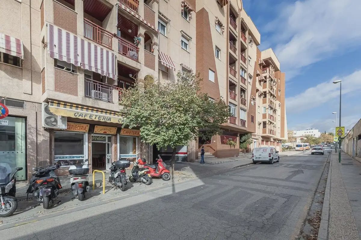 Local Comercial en Granada ciudad en venta - 149.000 € (Ref: 9837044)