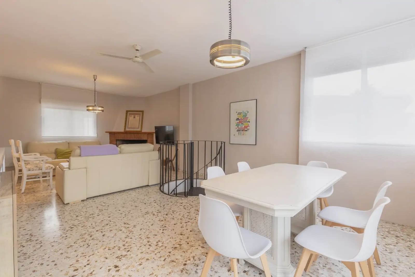 5 Zimmer Villa zu verkaufen in Huetor Santillan mit Pool - 285.000 € (Ref: 9837046)