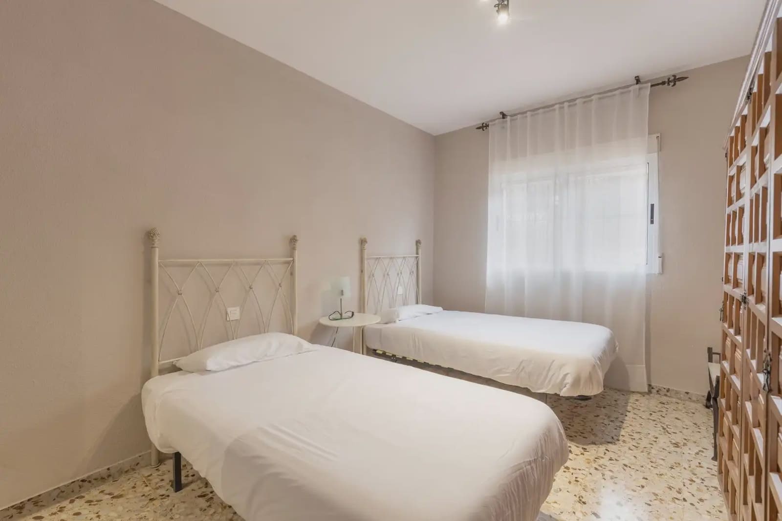 5 Zimmer Villa zu verkaufen in Huetor Santillan mit Pool - 285.000 € (Ref: 9837046)