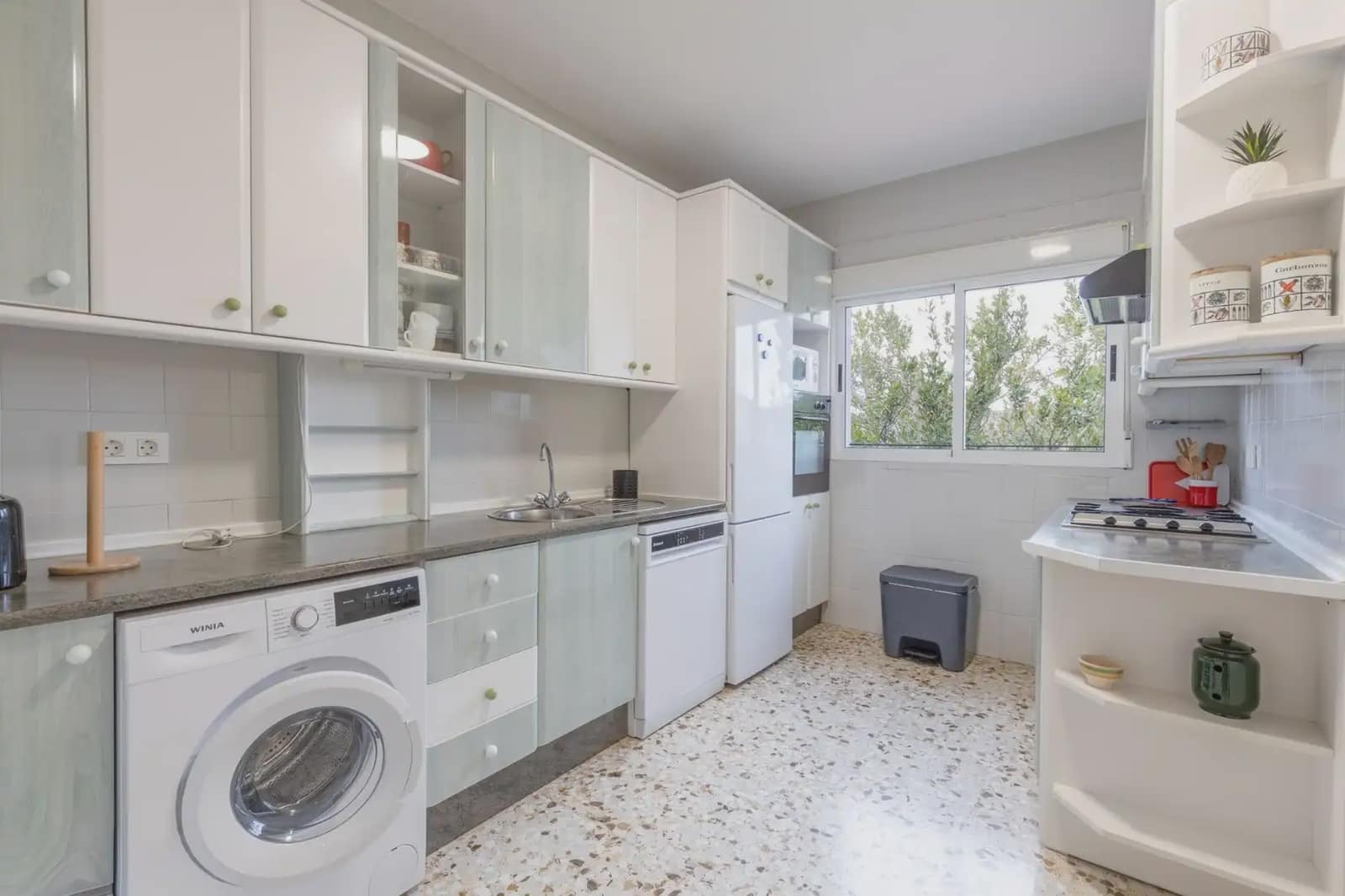 5 Zimmer Villa zu verkaufen in Huetor Santillan mit Pool - 285.000 € (Ref: 9837046)