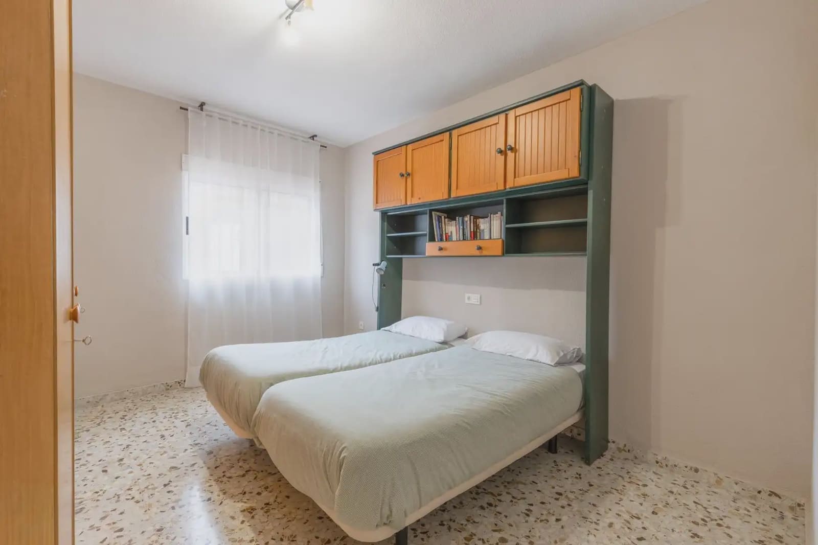 5 Zimmer Villa zu verkaufen in Huetor Santillan mit Pool - 285.000 € (Ref: 9837046)