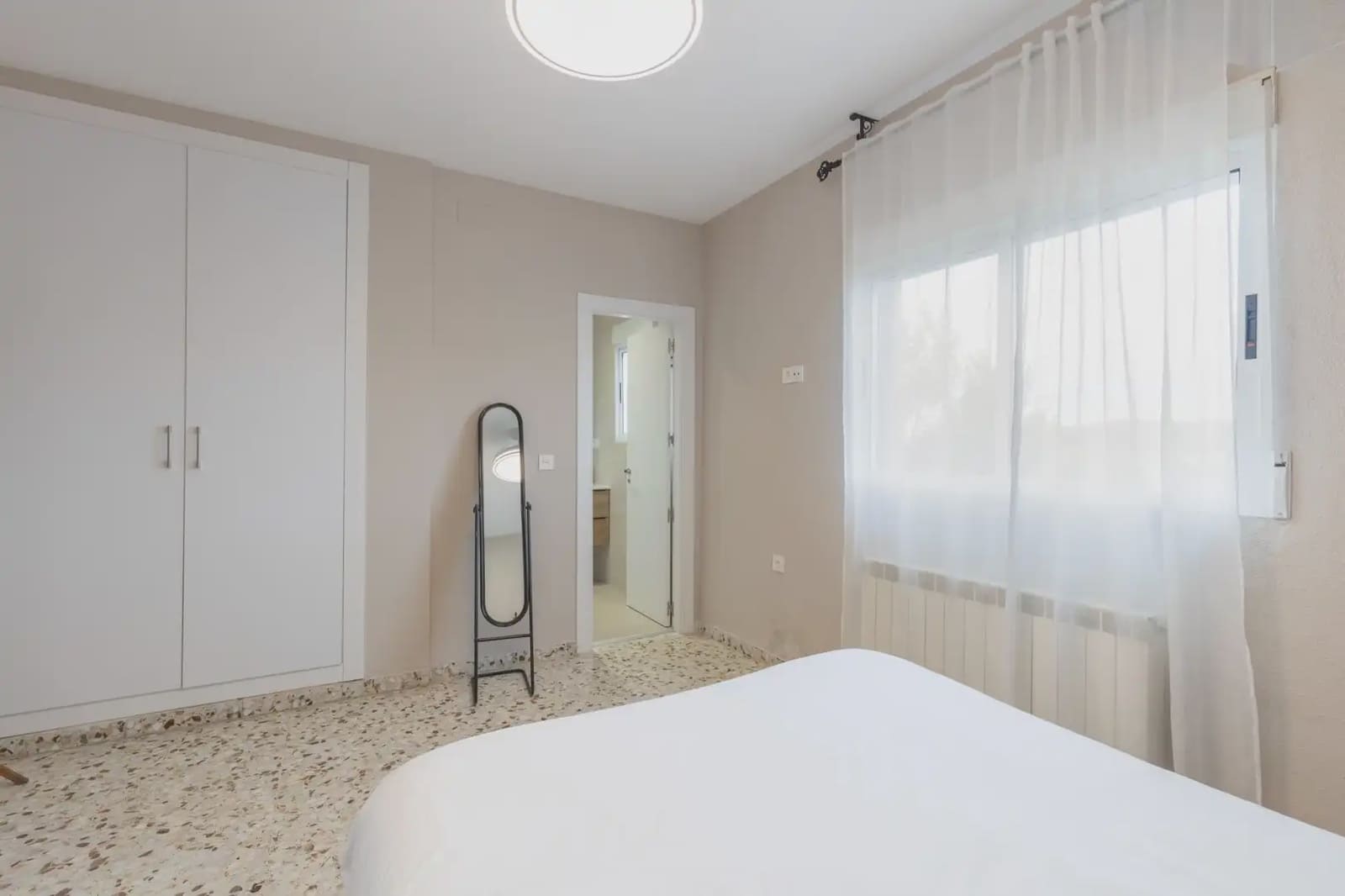 5 Zimmer Villa zu verkaufen in Huetor Santillan mit Pool - 285.000 € (Ref: 9837046)