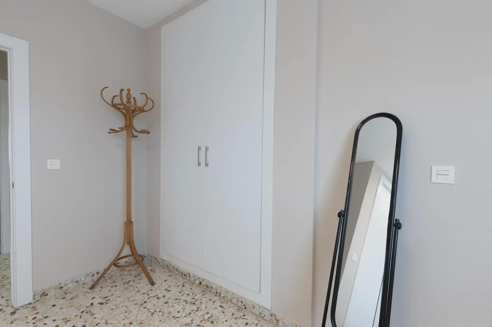 5 Zimmer Villa zu verkaufen in Huetor Santillan mit Pool - 285.000 € (Ref: 9837046)