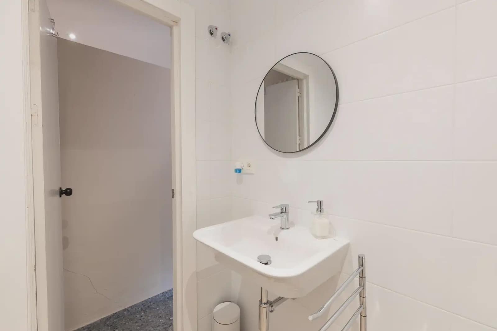 5 Zimmer Villa zu verkaufen in Huetor Santillan mit Pool - 285.000 € (Ref: 9837046)