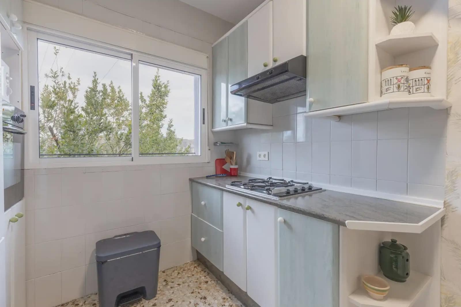 5 Zimmer Villa zu verkaufen in Huetor Santillan mit Pool - 285.000 € (Ref: 9837046)