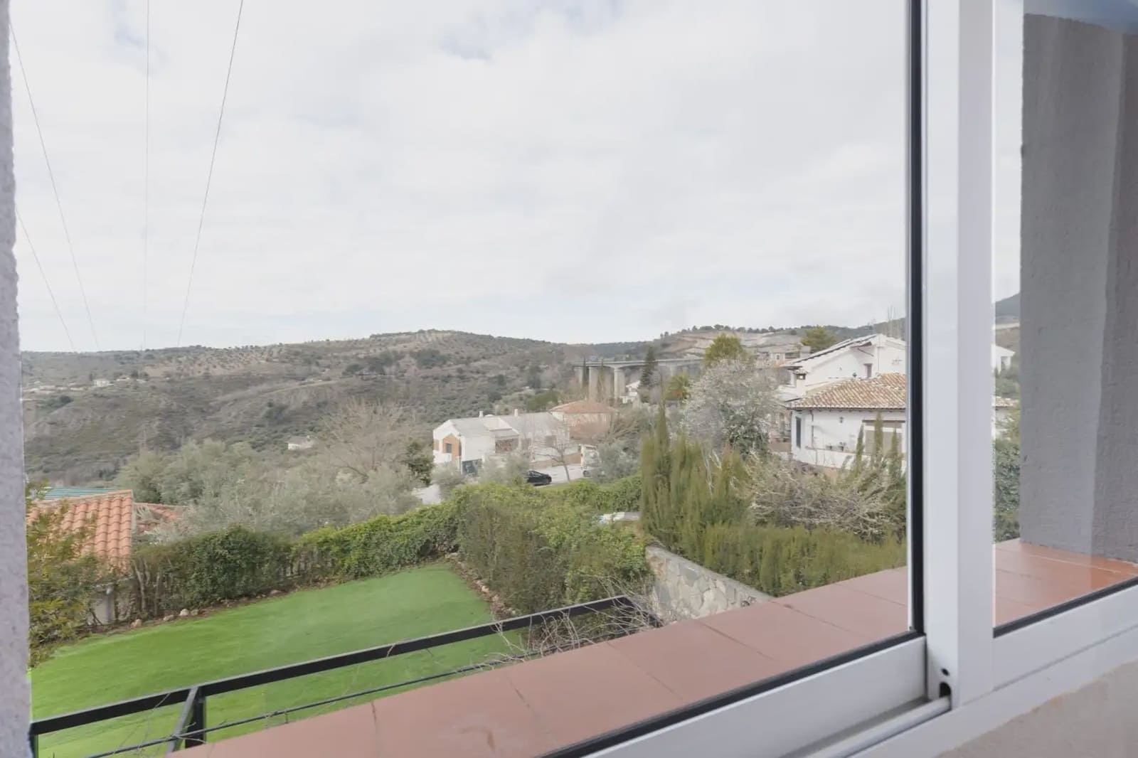 5 Zimmer Villa zu verkaufen in Huetor Santillan mit Pool - 285.000 € (Ref: 9837046)