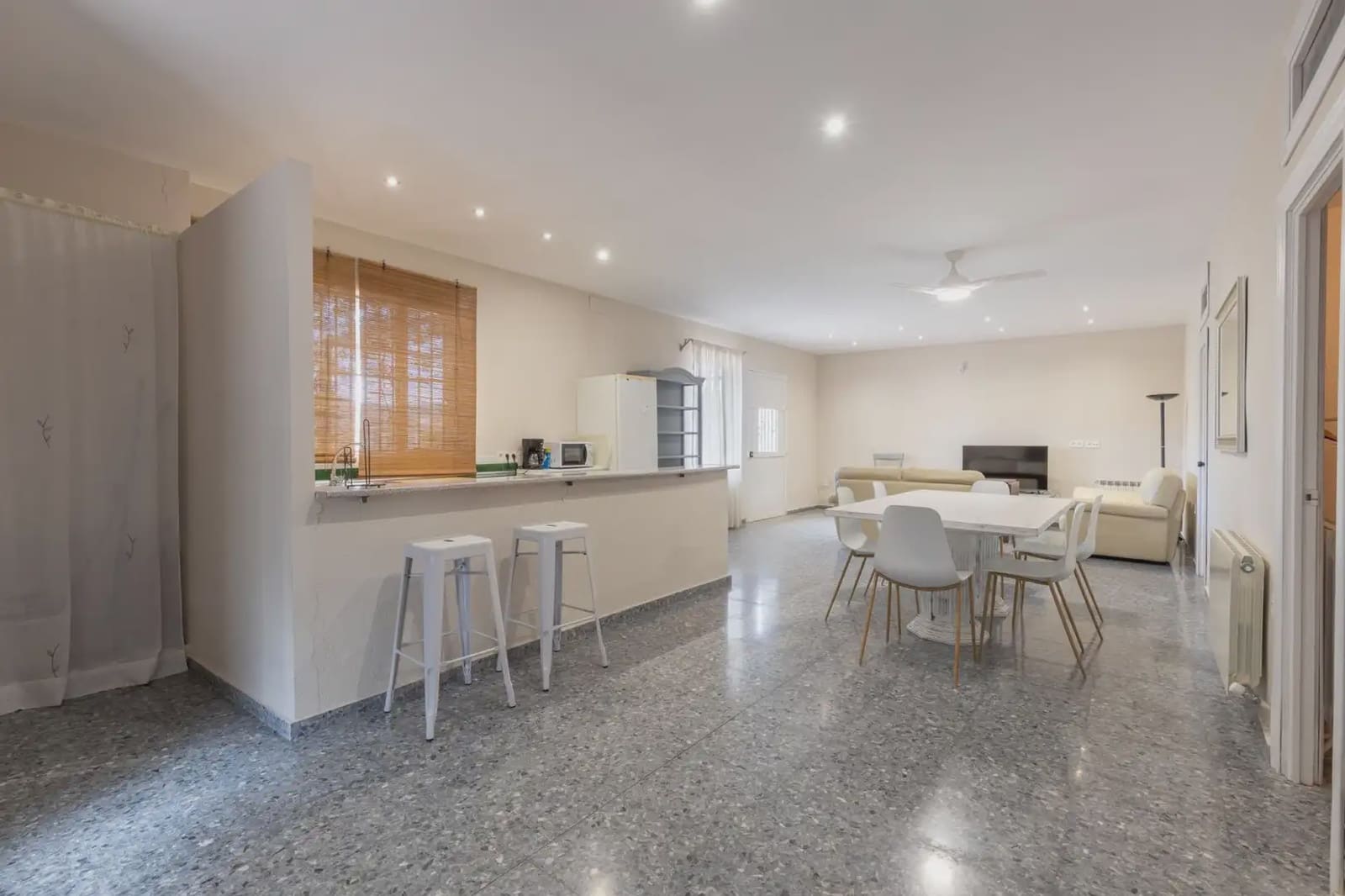 5 Zimmer Villa zu verkaufen in Huetor Santillan mit Pool - 285.000 € (Ref: 9837046)