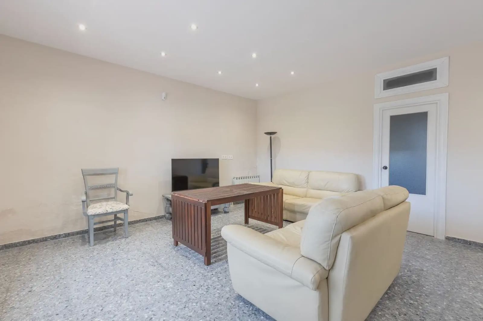 5 Zimmer Villa zu verkaufen in Huetor Santillan mit Pool - 285.000 € (Ref: 9837046)