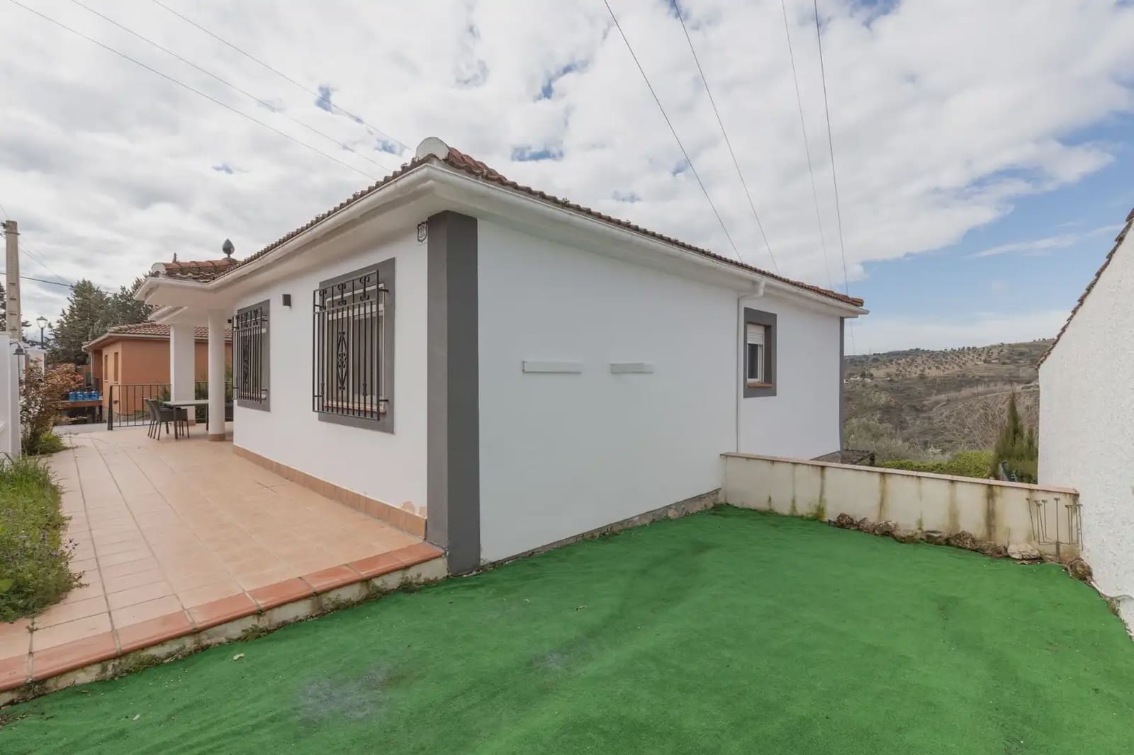 5 Zimmer Villa zu verkaufen in Huetor Santillan mit Pool - 285.000 € (Ref: 9837046)