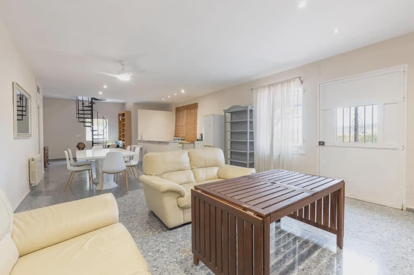 5 Zimmer Villa zu verkaufen in Huetor Santillan mit Pool - 285.000 € (Ref: 9837046)