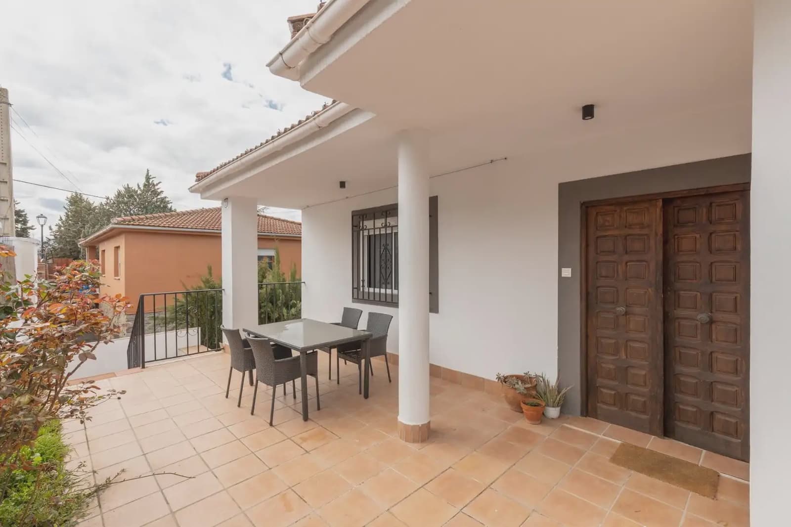 5 Zimmer Villa zu verkaufen in Huetor Santillan mit Pool - 285.000 € (Ref: 9837046)