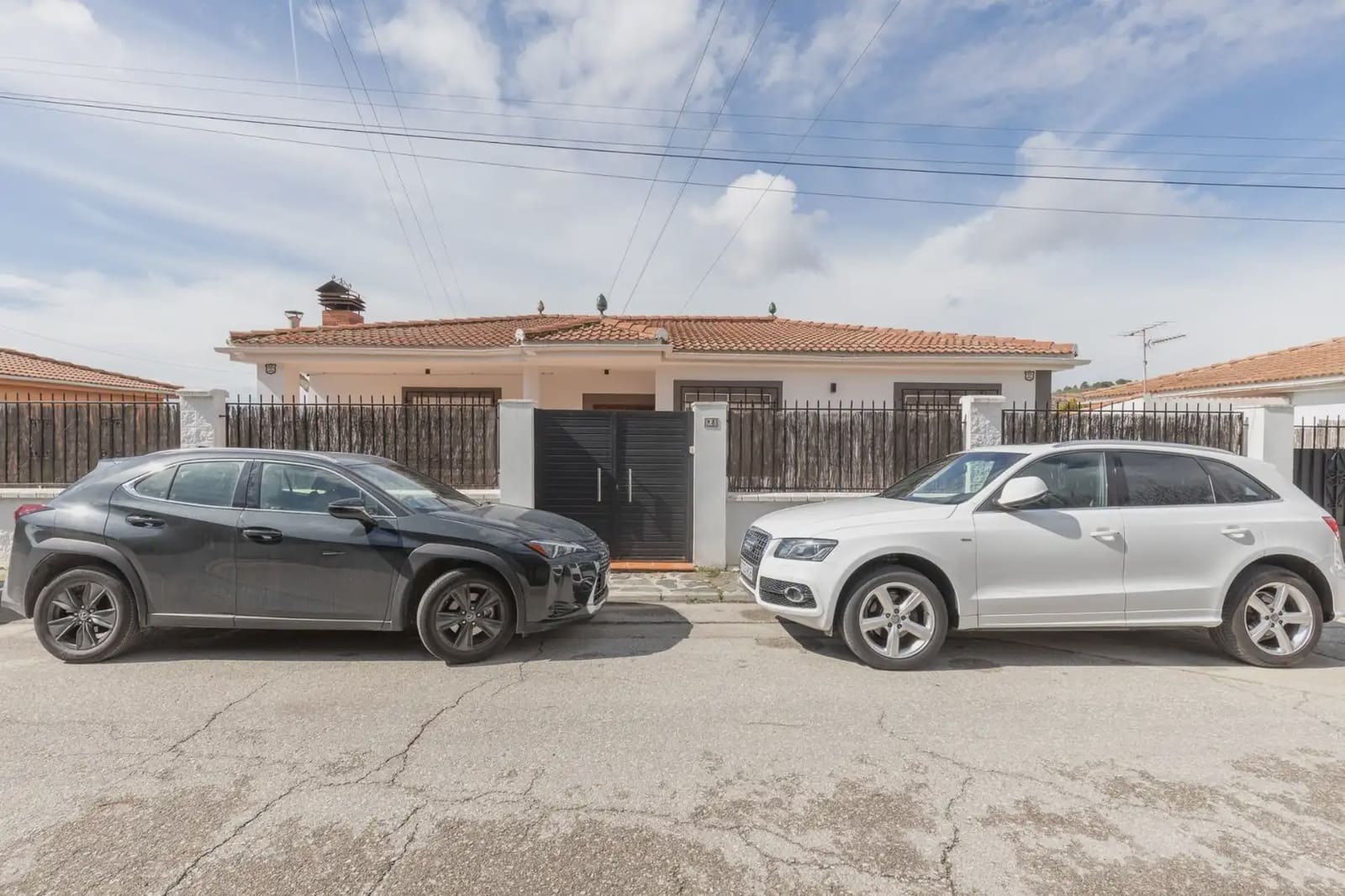 5 Zimmer Villa zu verkaufen in Huetor Santillan mit Pool - 285.000 € (Ref: 9837046)