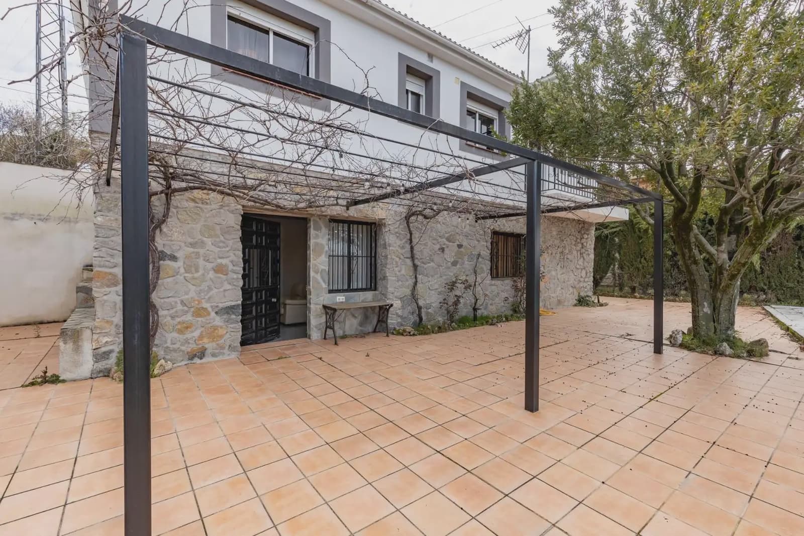 5 Zimmer Villa zu verkaufen in Huetor Santillan mit Pool - 285.000 € (Ref: 9837046)