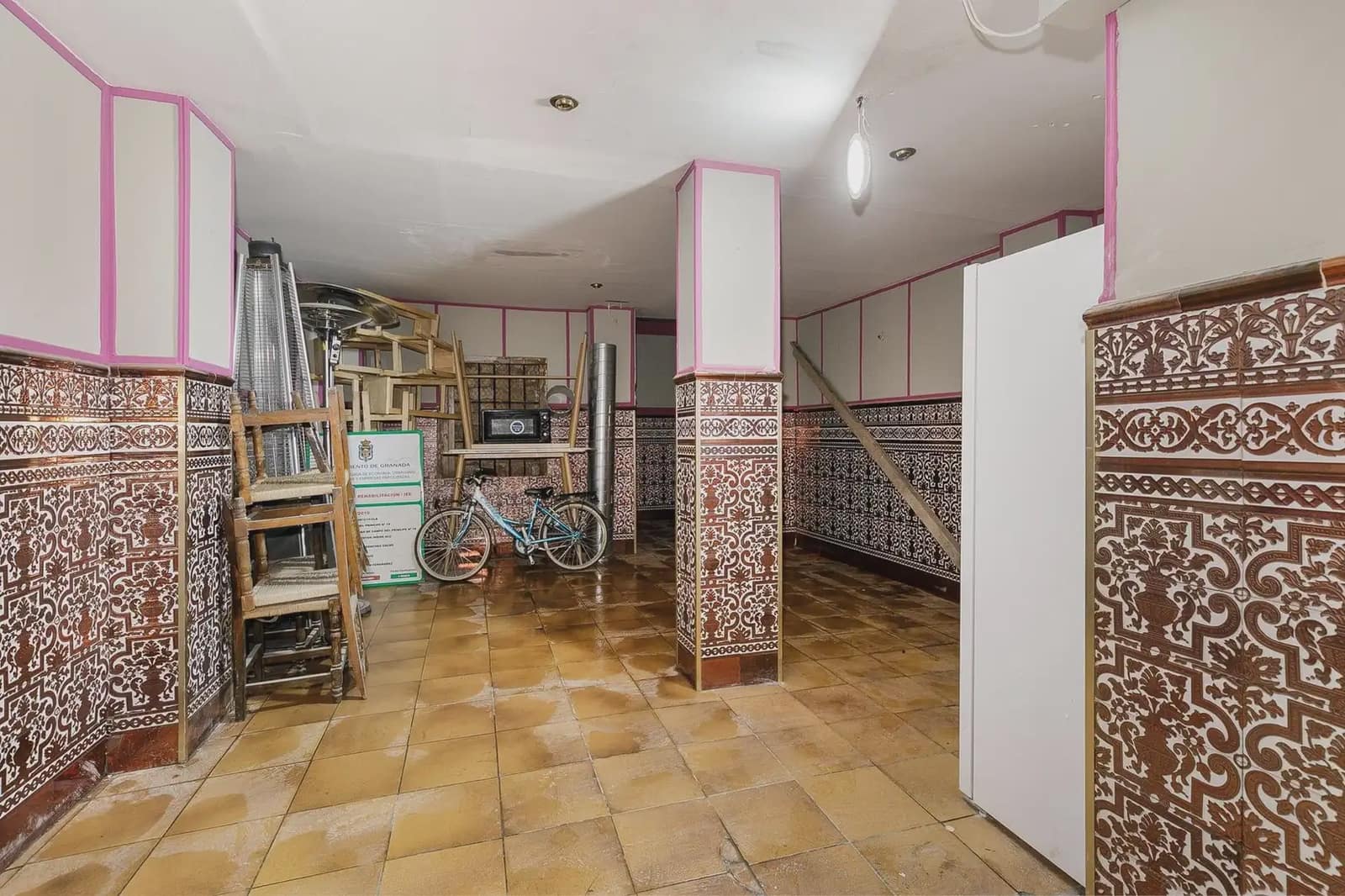 Comercial para venda em Granada cidade - 189 000 € (Ref: 9837047)