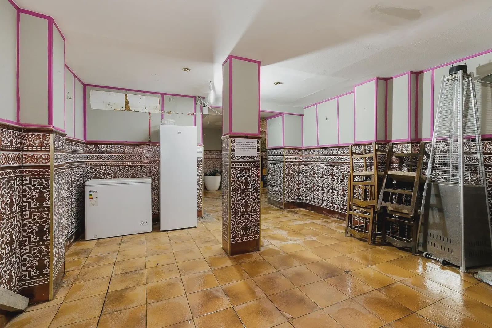 Comercial para venda em Granada cidade - 189 000 € (Ref: 9837047)