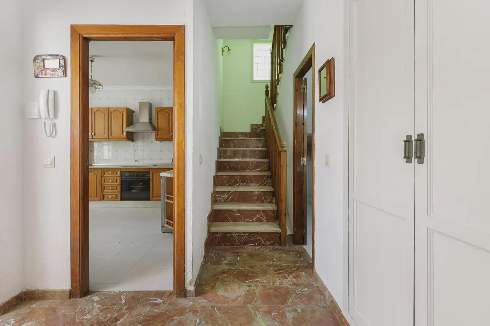 Villa for sale in Ogijares with pool garage - € 325,000 (Ref: 9837052)