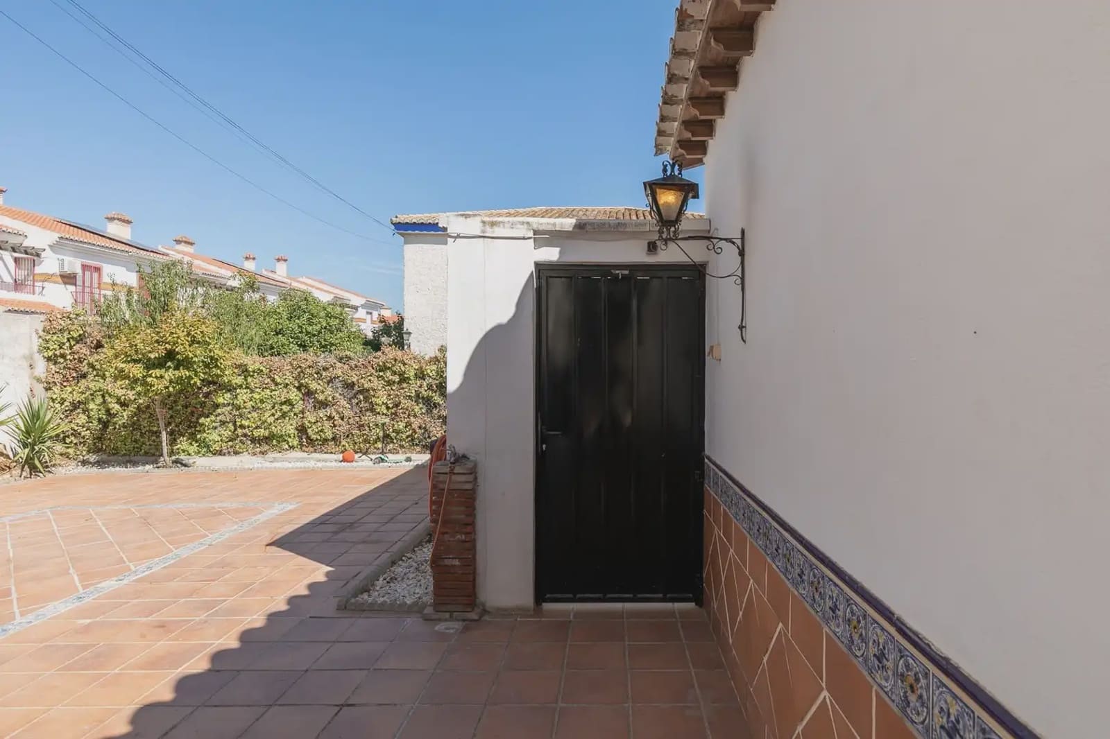 Villa for sale in Ogijares with pool garage - € 325,000 (Ref: 9837052)