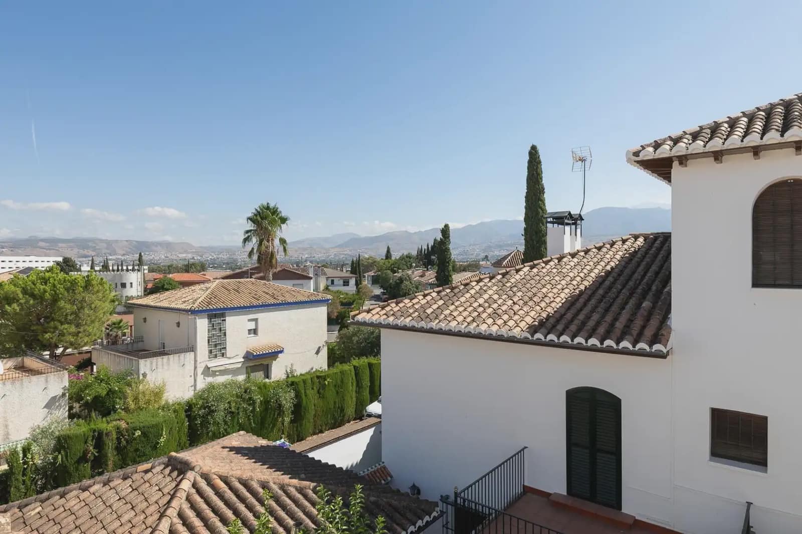 Villa for sale in Ogijares with pool garage - € 325,000 (Ref: 9837052)