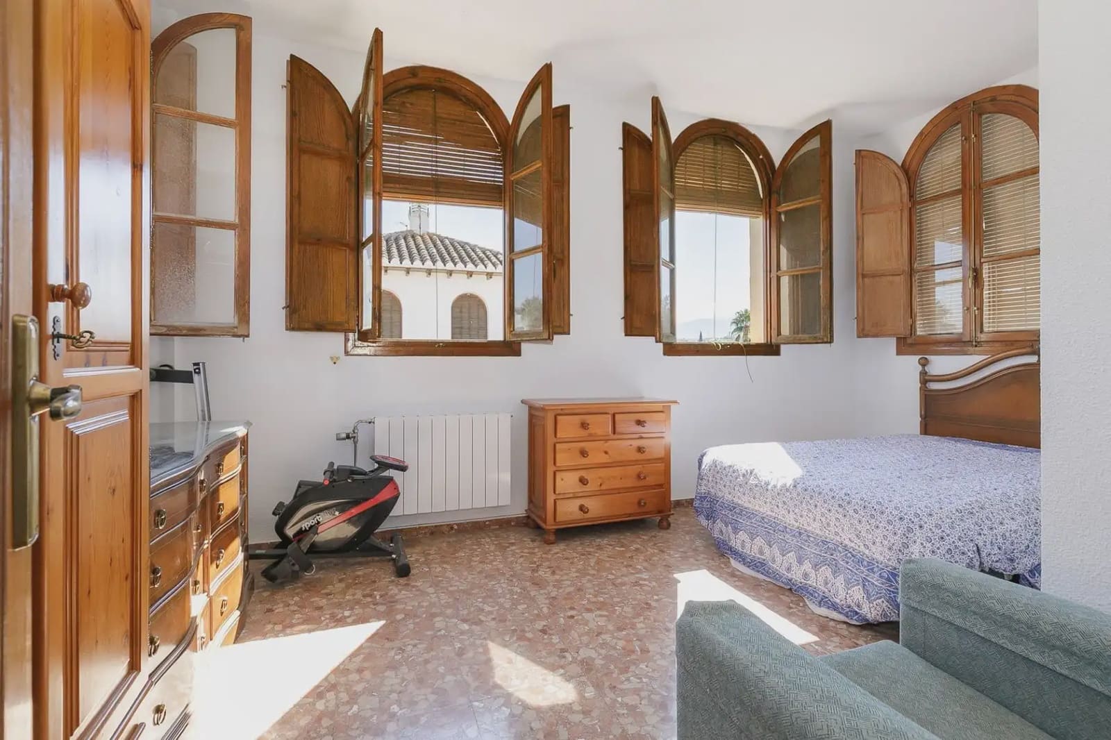 Villa for sale in Ogijares with pool garage - € 325,000 (Ref: 9837052)