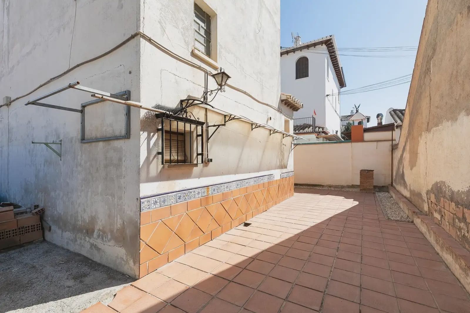 Villa for sale in Ogijares with pool garage - € 325,000 (Ref: 9837052)