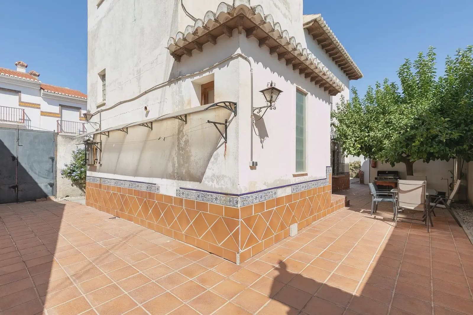Villa for sale in Ogijares with pool garage - € 325,000 (Ref: 9837052)