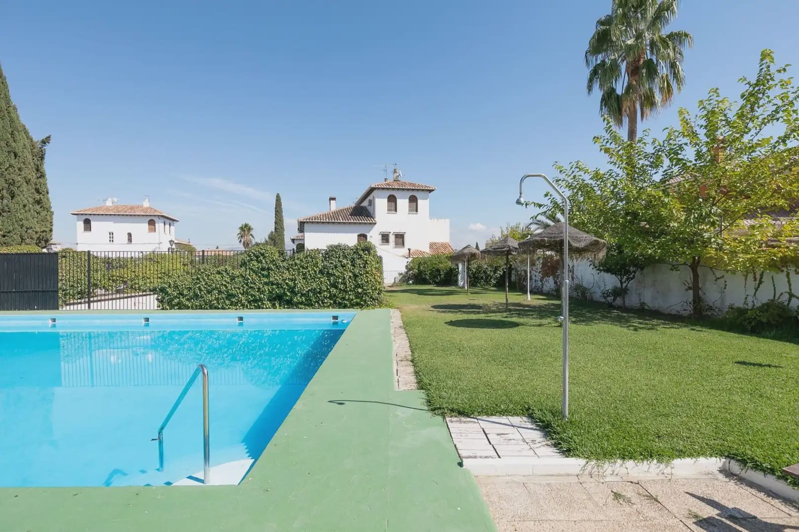 Villa for sale in Ogijares with pool garage - € 325,000 (Ref: 9837052)