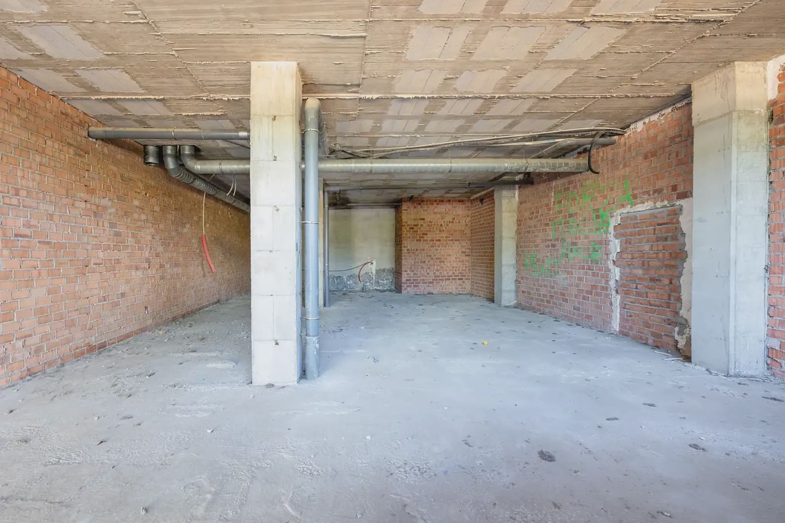 Commercieel te koop in Granada stad - € 299.000 (Ref: 9837055)
