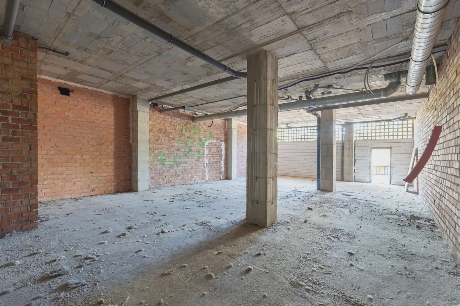 Commercieel te koop in Granada stad - € 299.000 (Ref: 9837055)