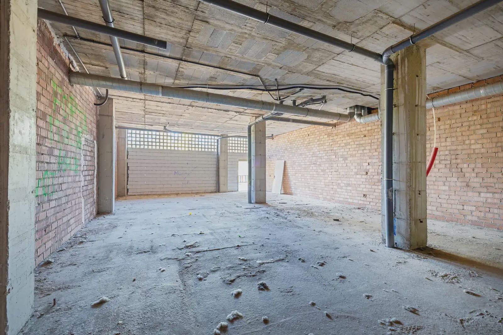 Commercieel te koop in Granada stad - € 299.000 (Ref: 9837055)