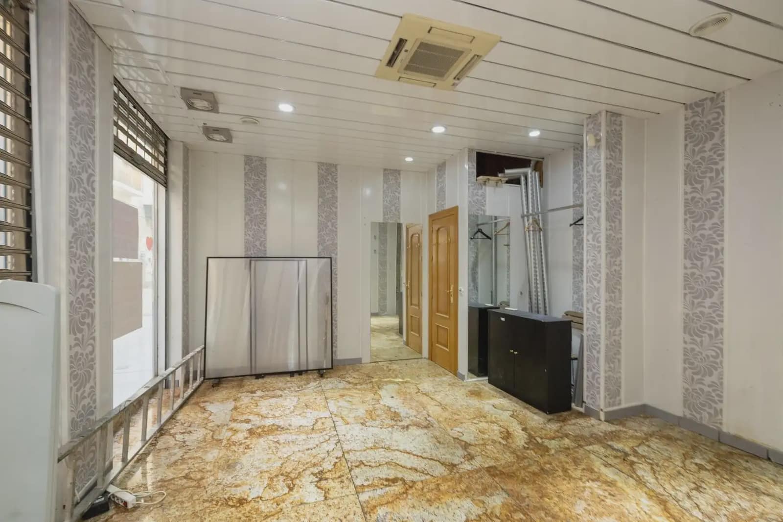 Local Comercial en Granada ciudad en venta - 178.000 € (Ref: 9837056)