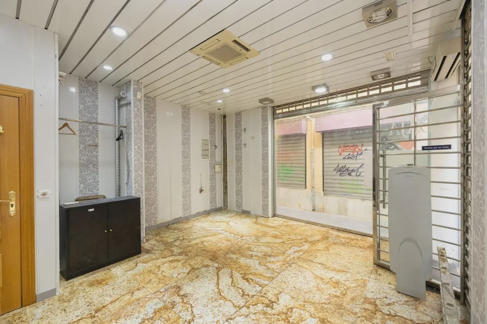 Local Comercial en Granada ciudad en venta - 178.000 € (Ref: 9837056)