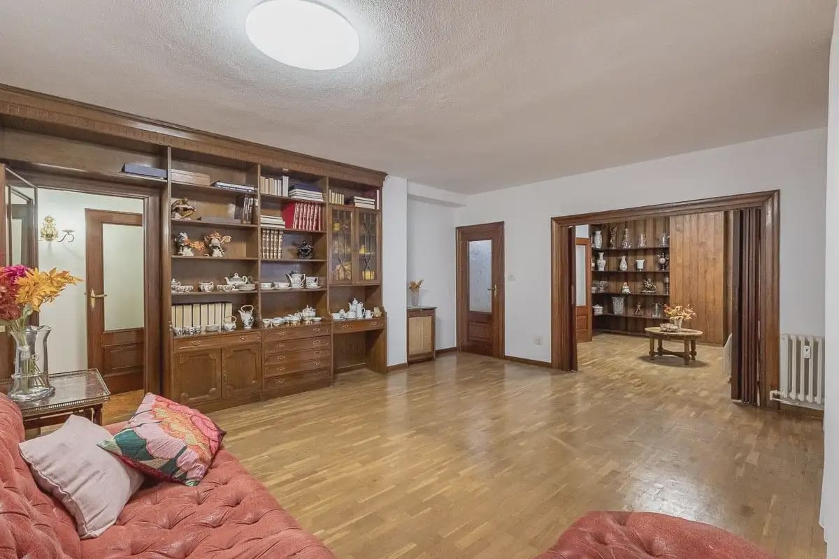 5 slaapkamer Flat te koop in Granada stad - € 380.000 (Ref: 9837057)