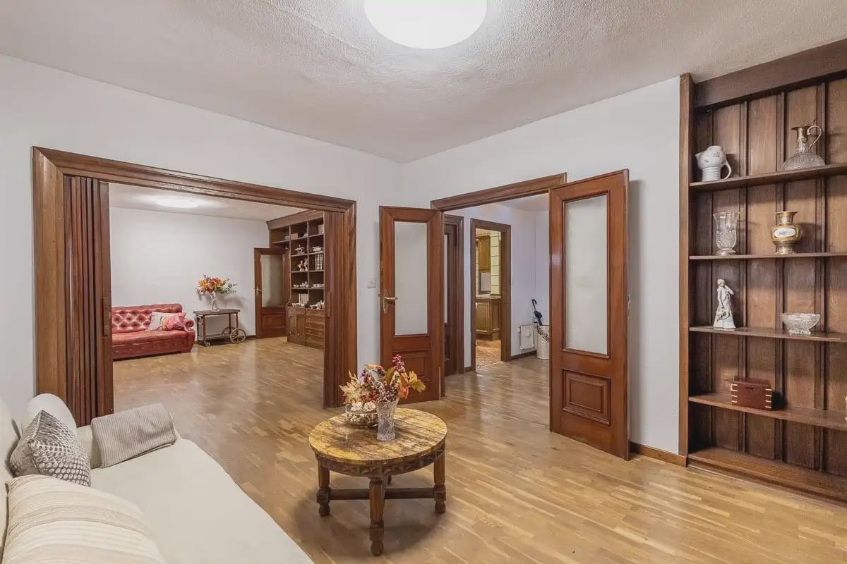 5 slaapkamer Flat te koop in Granada stad - € 380.000 (Ref: 9837057)