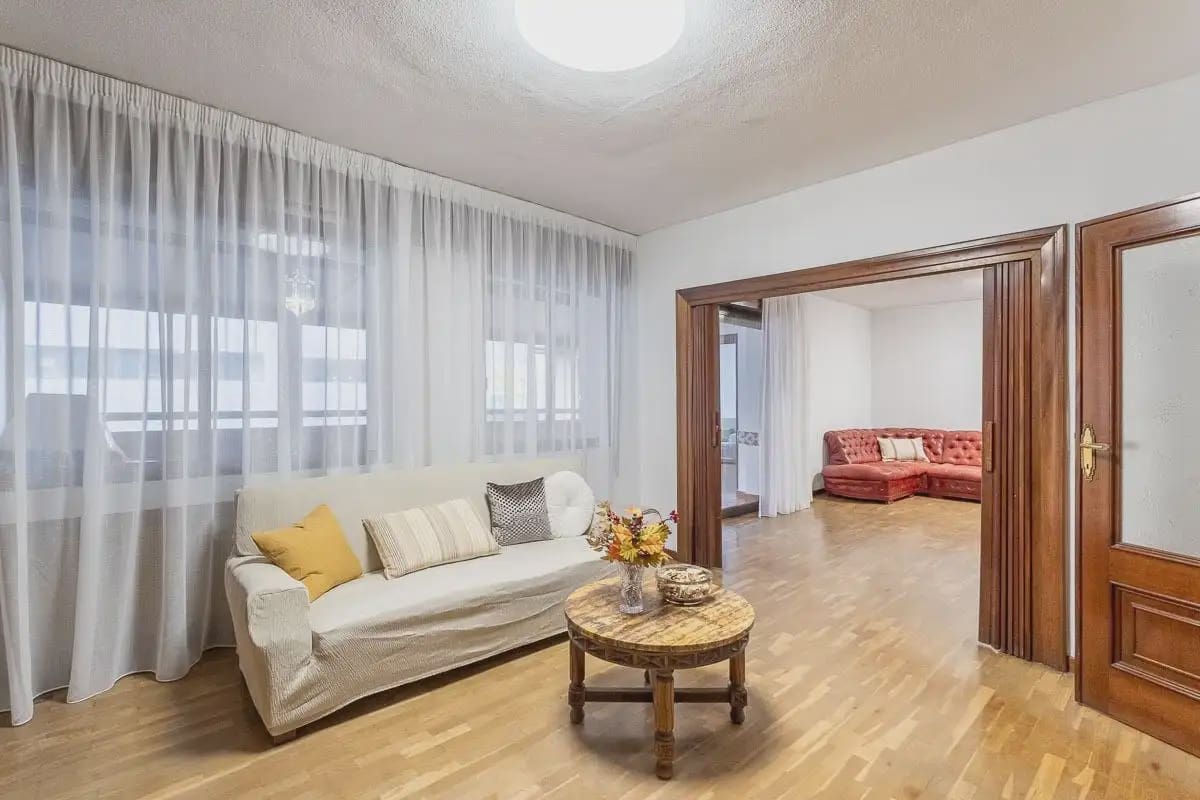5 slaapkamer Flat te koop in Granada stad - € 380.000 (Ref: 9837057)