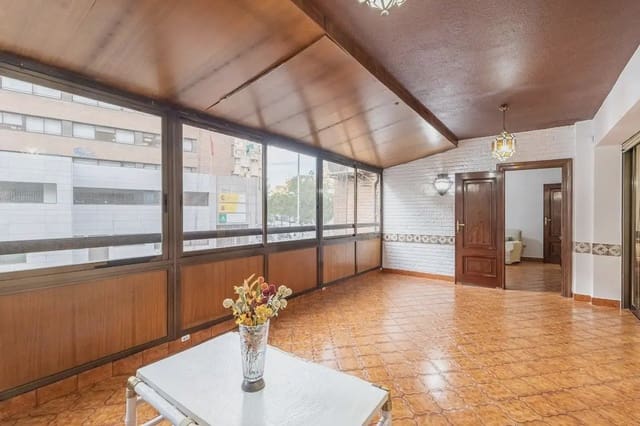 5 slaapkamer Flat te koop in Albaicin, Granada stad - € 380.000 (Ref: 9837057)